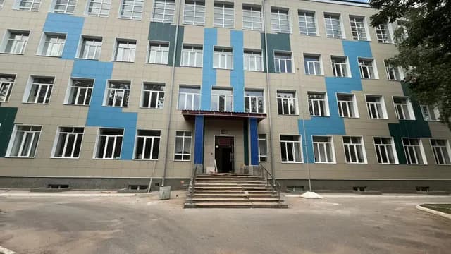 «Один позор, глядя на школу»: родители рязанской школы пожаловались губернатору на срыв сроков и просьбы скинуться