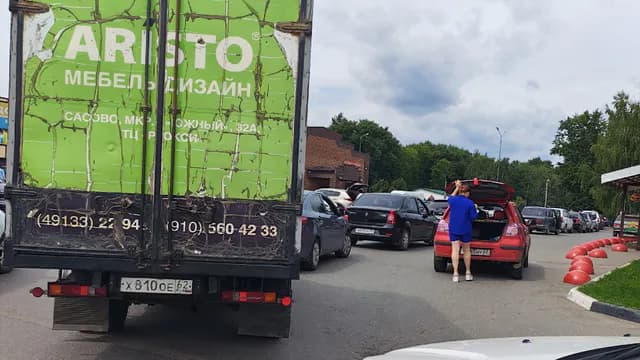 «Час работают, час конусами перекрывают»: жители Рязанской области — о том, как не могут заправиться бензином на «Роснефти».
